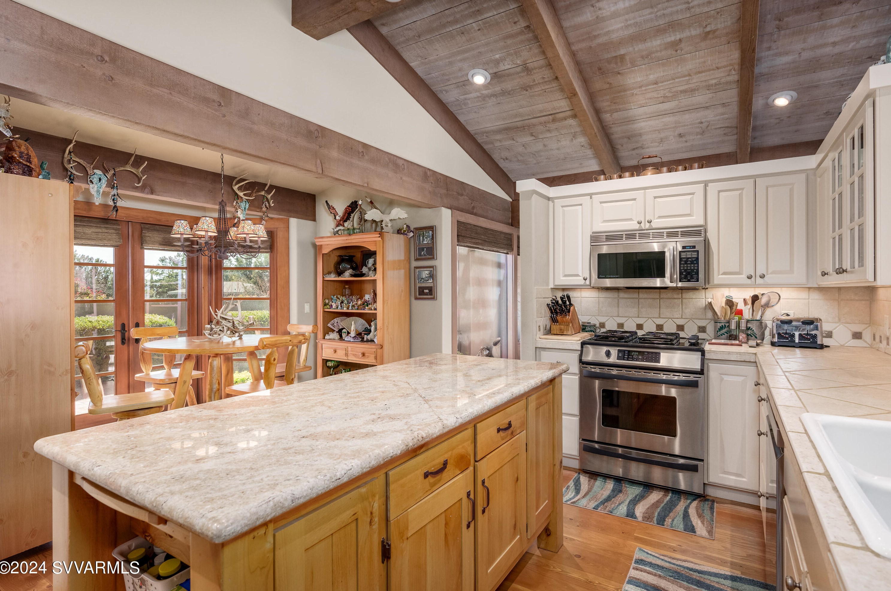 750 Mtn Shadows Dr, Sedona AZ 86336-3928 exterior