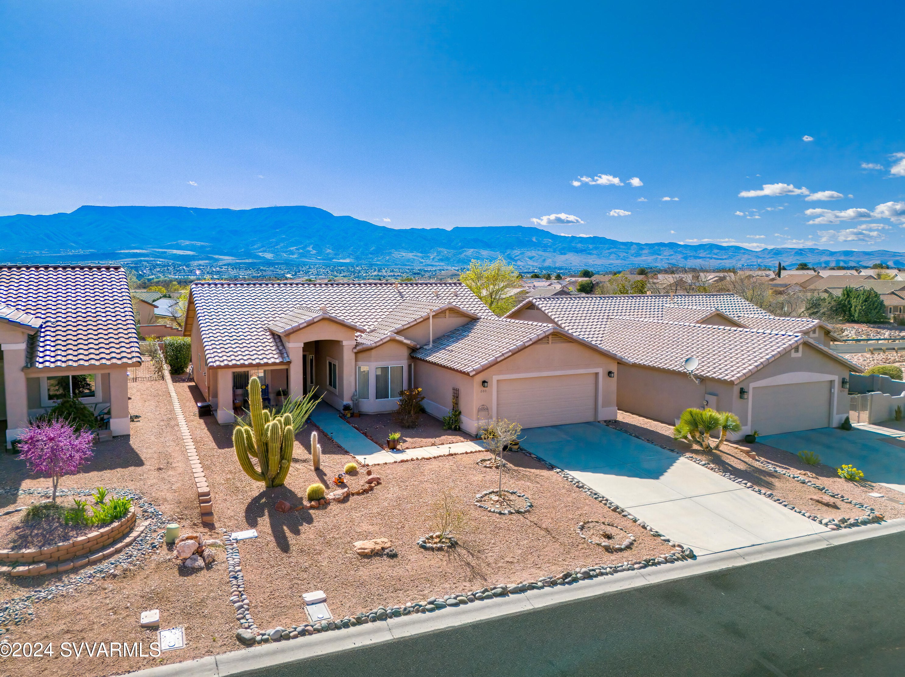 880 Desert Sunset Dr, Cornville, AZ 86325-4871