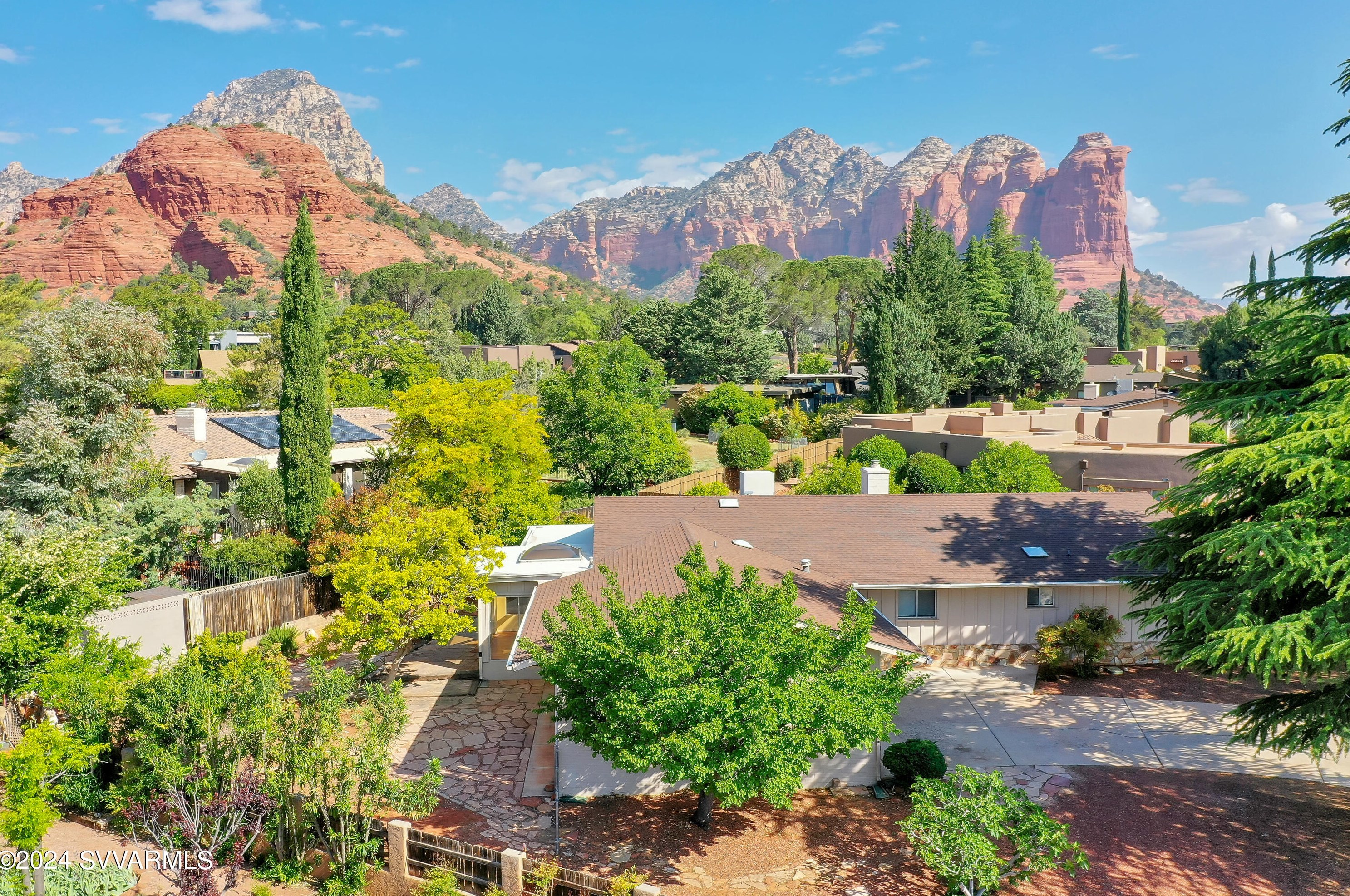 225 Mogollon Dr, Sedona, AZ 86336-3938