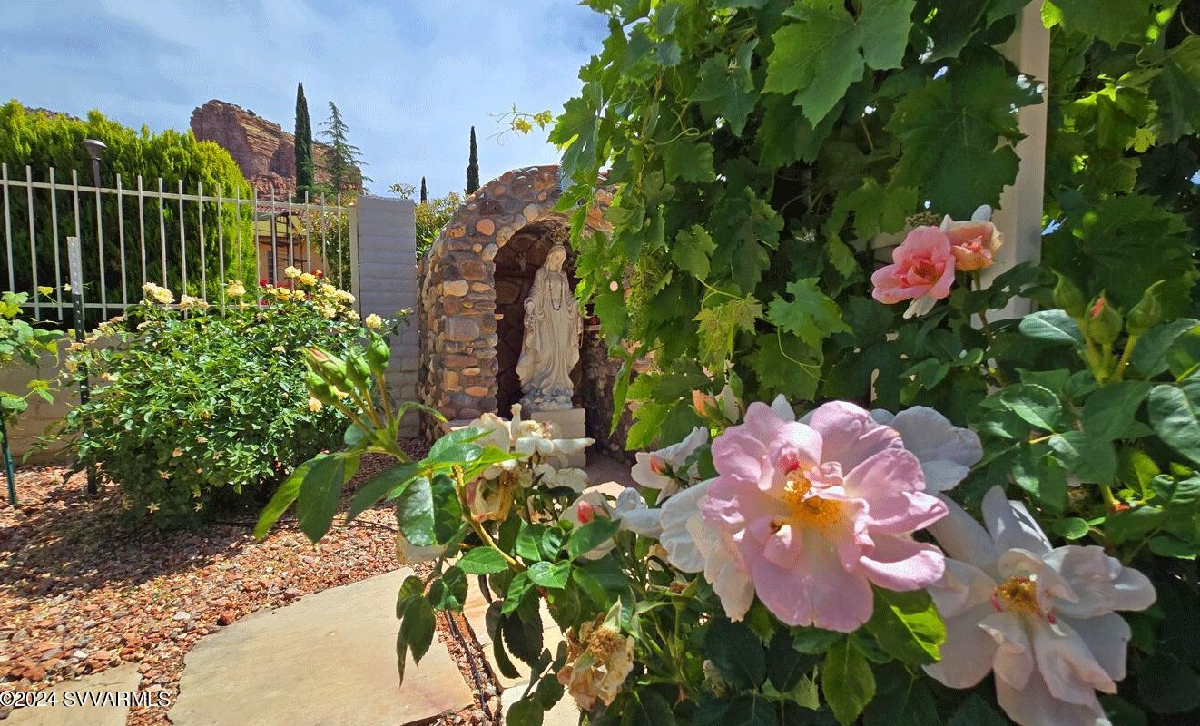 50 Pne Ct, Sedona AZ 86351-7739 exterior