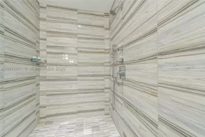 2201 Collins #828, Miami Beach, FL 33139 - Photo 16