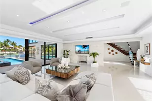 1025 Diplomat, Hollywood, FL 33019 - Photo 6