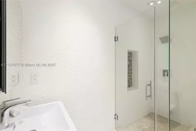 1025 Diplomat, Hollywood, FL 33019 - Photo 62