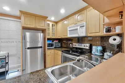 3401 N Country Club #406, Aventura, FL 33180 - Photo 6