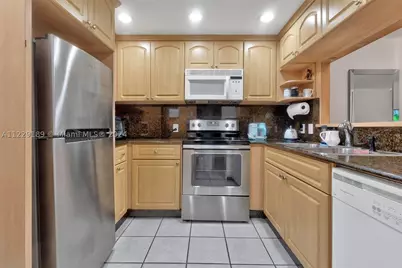 3401 N Country Club #406, Aventura, FL 33180 - Photo 4
