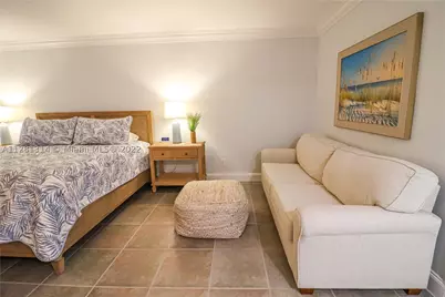 5161 Collins #404, Miami Beach, FL 33140 - Photo 8
