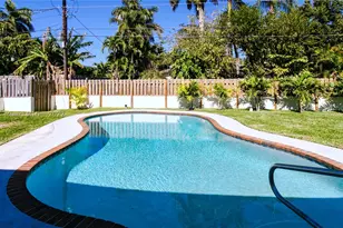951 Washington, Hollywood, FL 33019 - Photo 2