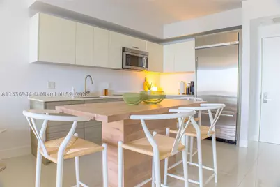 1300 Brickell Bay #1608, Miami, FL 33131 - Photo 8