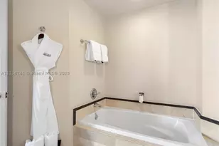 18001 Collins, Sunny Isles Beach, FL 33160 - Photo 10