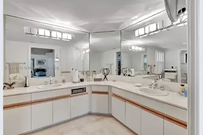 4716 University, Coral Gables, FL 33146 - Photo 16