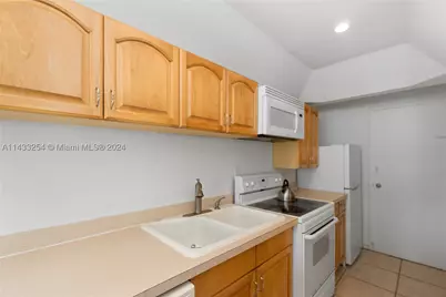100 Lincoln #1039, Miami Beach, FL 33139 - Photo 14