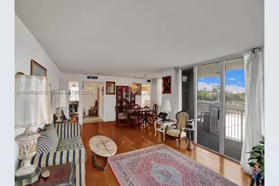 18051 Biscayne #304, Aventura, FL 33160 - Photo 4
