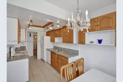18051 Biscayne #304, Aventura, FL 33160 - Photo 12