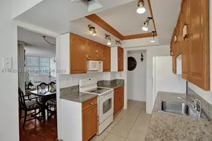 18051 Biscayne, Aventura, FL 33160 - Photo 14