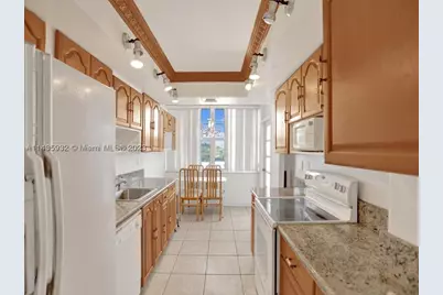 18051 Biscayne #304, Aventura, FL 33160 - Photo 8
