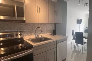 100 Lincoln, Miami Beach, FL 33139 - Photo 2