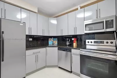 5601 Collins #1514, Miami Beach, FL 33140 - Photo 22