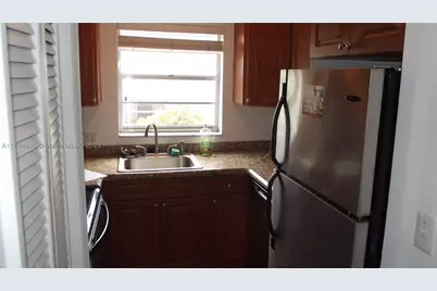1300 Moffett #302, Hallandale Beach, FL 33009 - Photo 12