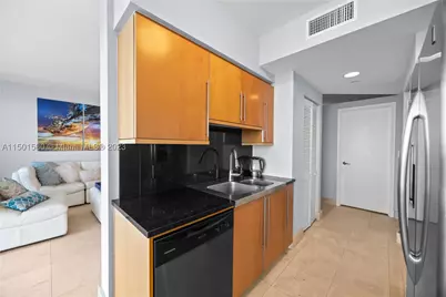 6365 Collins #4106, Miami Beach, FL 33141 - Photo 8