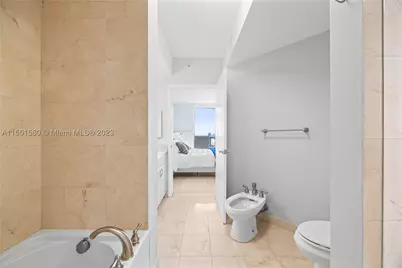 6365 Collins #4106, Miami Beach, FL 33141 - Photo 18