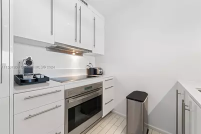 2201 Collins #814, Miami Beach, FL 33139 - Photo 14