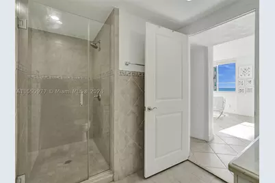 5005 Collins #725, Miami Beach, FL 33140 - Photo 18