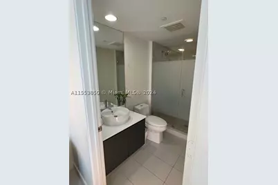 31 SE 6th #1606, Miami, FL 33131 - Photo 14