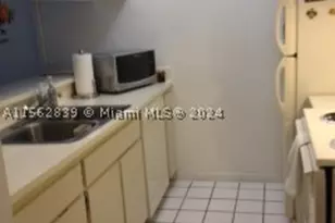 8160 Geneva, Doral, FL 33166 - Photo 2