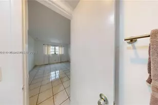580 Egret, Hallandale, FL 33009 - Photo 32