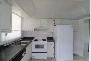 580 Egret, Hallandale, FL 33009 - Photo 28