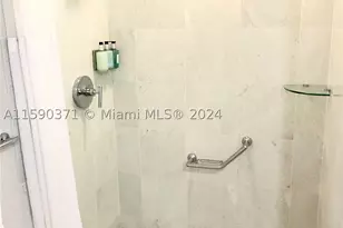 18683 Collins, Sunny Isles Beach, FL 33160 - Photo 32