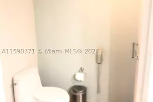18683 Collins, Sunny Isles Beach, FL 33160 - Photo 28