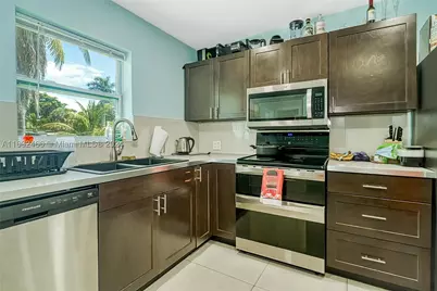 216 SW 6th, Hallandale Beach, FL 33009 - Photo 4