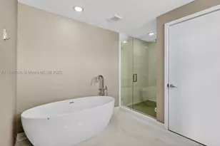 16385 Biscayne, North Miami Beach, FL 33160 - Photo 32