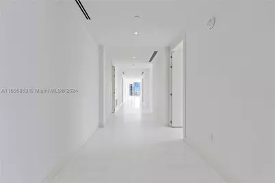 300 Biscayne Blvd #3201, Miami, FL 33131 - Photo 22