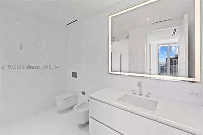 300 Biscayne Blvd #3201, Miami, FL 33131 - Photo 14