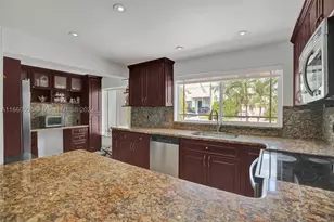 1910 N Hibiscus, North Miami, FL 33181 - Photo 10