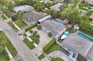 1910 N Hibiscus, North Miami, FL 33181 - Photo 2