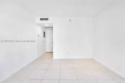5151 Collins #925, Miami Beach, FL 33140 - Photo 14