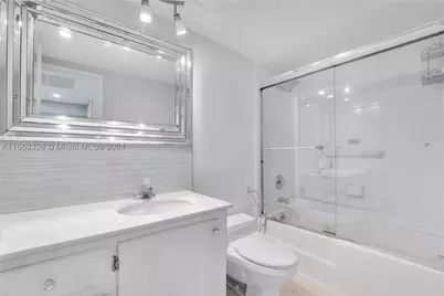 5151 Collins #925, Miami Beach, FL 33140 - Photo 18