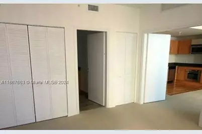 300 S Biscayne #T-1703, Miami, FL 33131 - Photo 2