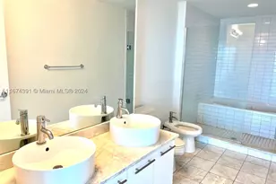 888 Biscayne, Miami, FL 33132 - Photo 10