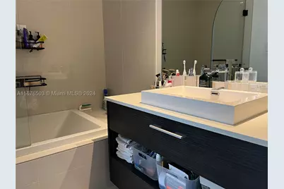 55 SW 9th #1604, Miami, FL 33130 - Photo 10