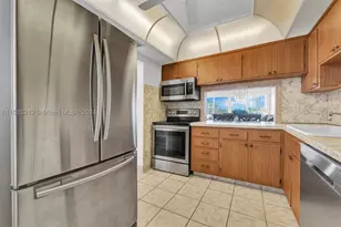 330 SE 2nd, Hallandale Beach, FL 33009 - Photo 4