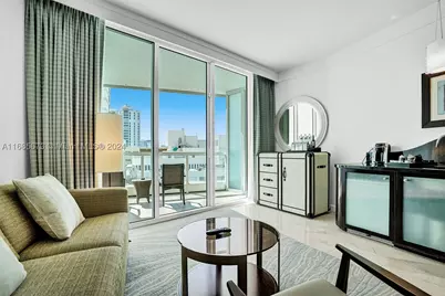 4391 Collins #915, Miami Beach, FL 33140 - Photo 4