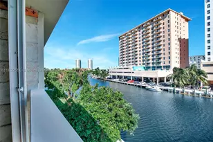 450 Paradise Isle, Hallandale Beach, FL 33009 - Photo 22