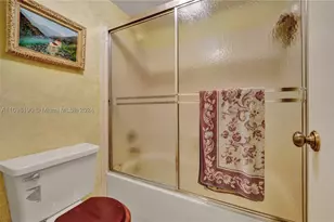 1104 N Hiatus, Pembroke Pines, FL 33026 - Photo 10