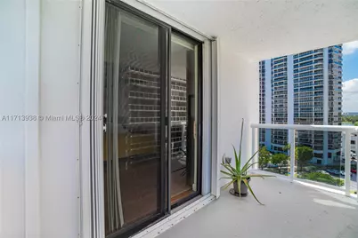 20515 E Country Club #1048, Aventura, FL 33180 - Photo 6