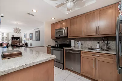 20515 E Country Club #1048, Aventura, FL 33180 - Photo 12