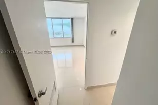 1000 W, Miami Beach, FL 33139 - Photo 18